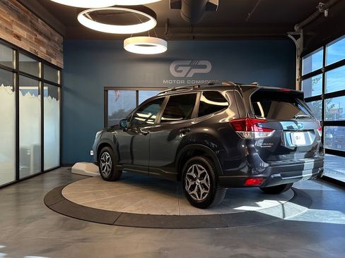 Used 2019 Subaru Forester Premium AWD/4WD image 5