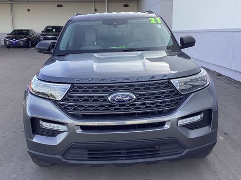 Used 2021 Ford Explorer XLT w/ Equipment Group 202A image 7