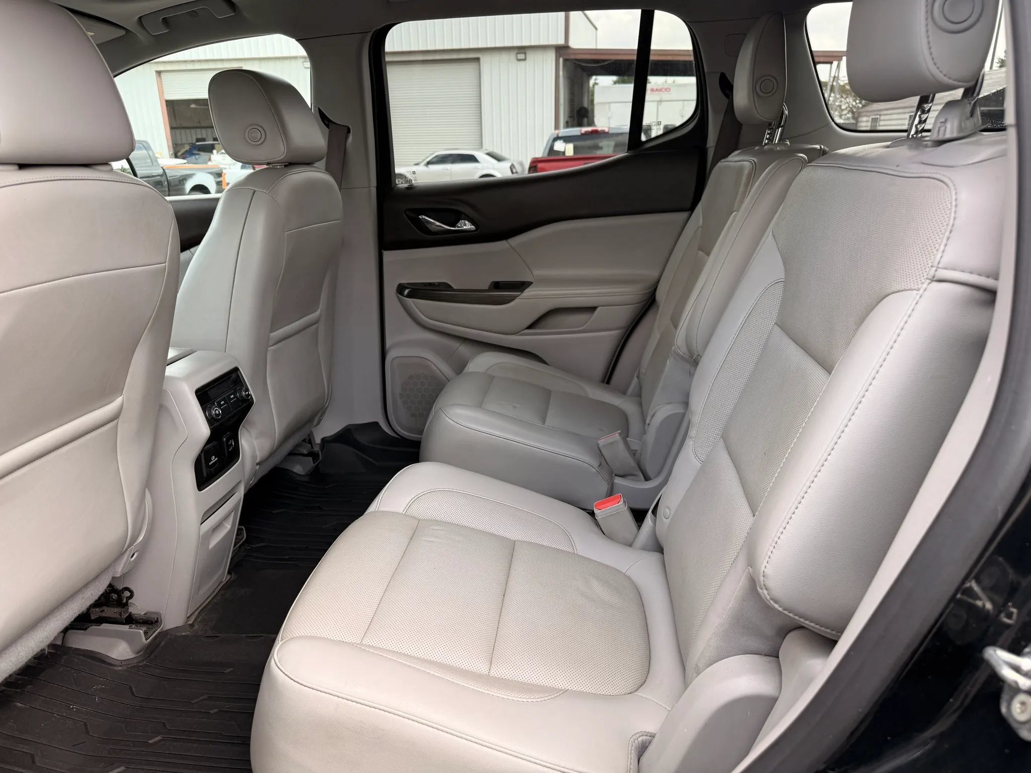 Used 2017 GMC Acadia SLT w/ LPO, Black Accent Package FWD image 20