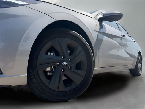 Used 2022 Hyundai Elantra SEL FWD image 7