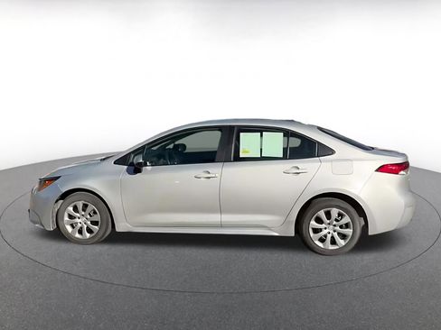 Used 2025 Toyota Corolla LE image 9