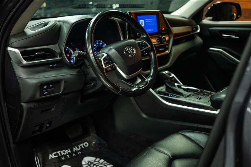 Used 2023 Toyota Highlander XLE FWD image 9