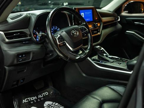 Used 2023 Toyota Highlander XLE FWD image 9