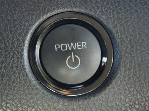 Used 2025 Toyota Camry XLE image 9