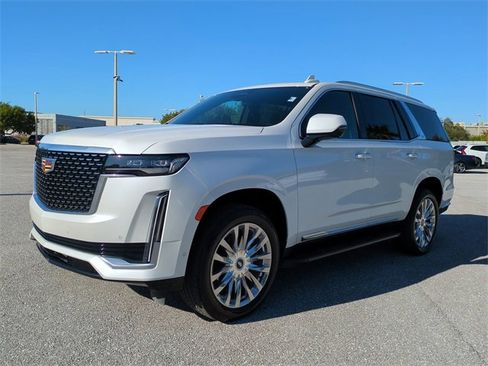 Used 2024 Cadillac Escalade Premium Luxury image 8