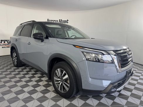Used 2024 Nissan Pathfinder SL AWD/4WD image 5