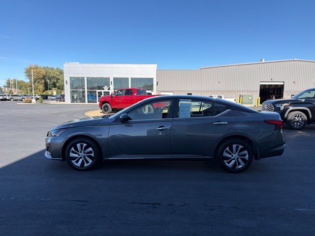 Used 2025 Nissan Altima 2.5 S FWD image 3