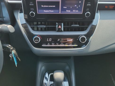 Used 2020 Toyota Corolla LE FWD image 14