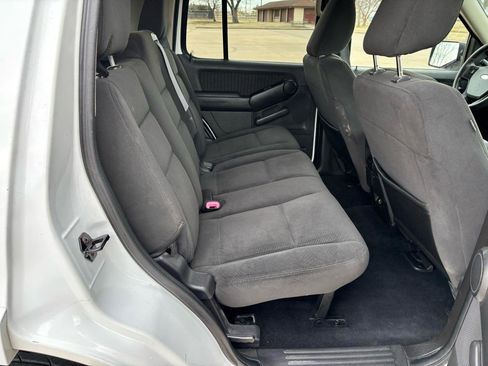 Used 2009 Ford Explorer XLT image 9