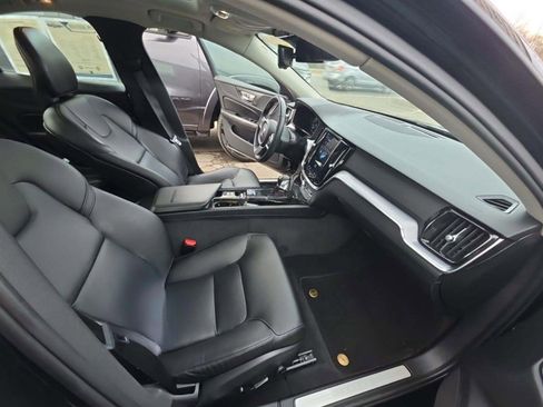 Used 2020 Volvo S60 T6 Momentum image 12