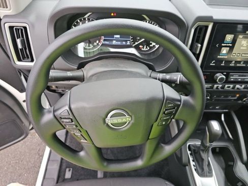 Used 2025 Nissan Frontier SV image 15