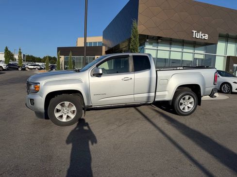 Used 2017 GMC Canyon SLE w/ SLE Convenience Package RWD image 2