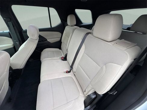 Used 2023 Chevrolet Traverse LS image 11