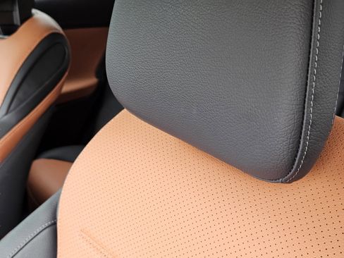 Certified 2025 Mercedes-Benz GLC 300 4MATIC image 7