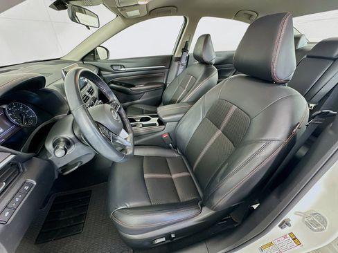 Used 2023 Nissan Altima 2.5 SR FWD image 13