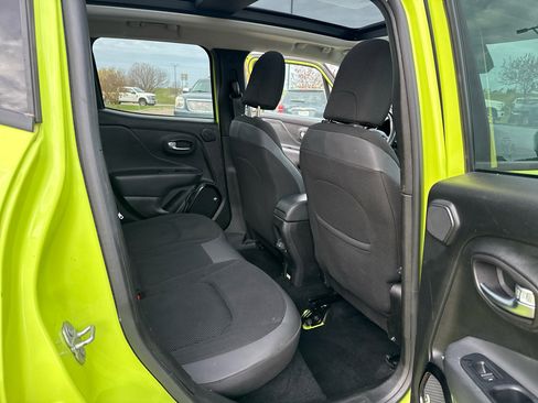 Used 2018 Jeep Renegade Altitude w/ UConnect 8.4 Nav Group image 19