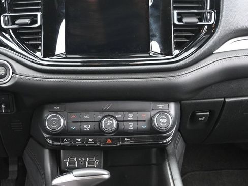 Used 2022 Dodge Durango SXT w/ Blacktop Package AWD/4WD image 29