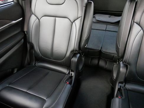 Used 2024 Jeep Grand Cherokee L Limited w/ Luxury Tech Group II image 12