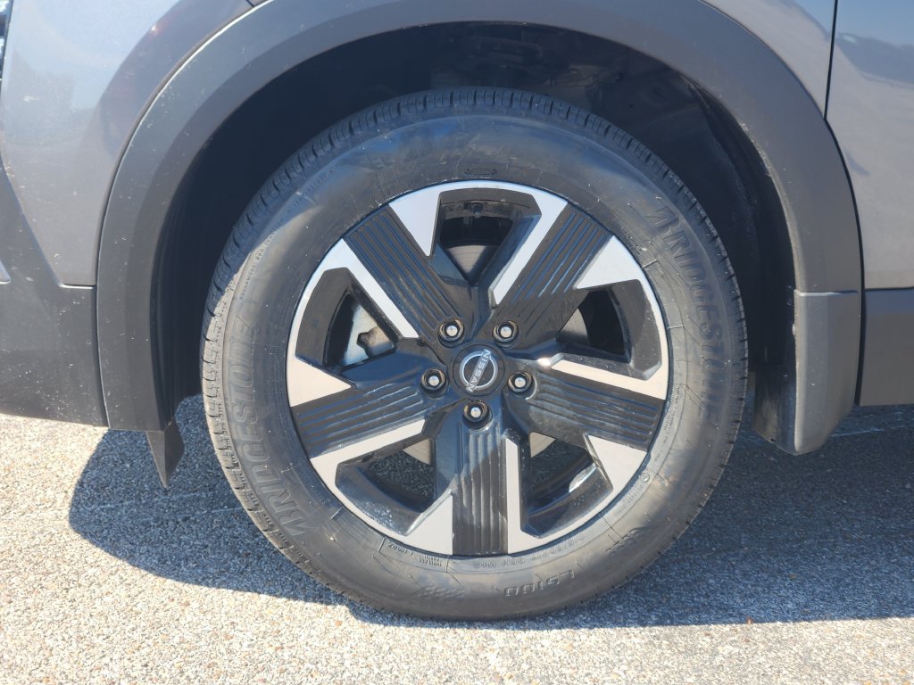 Certified 2025 Nissan Kicks SV w/ SV Premium Package AWD/4WD image 7