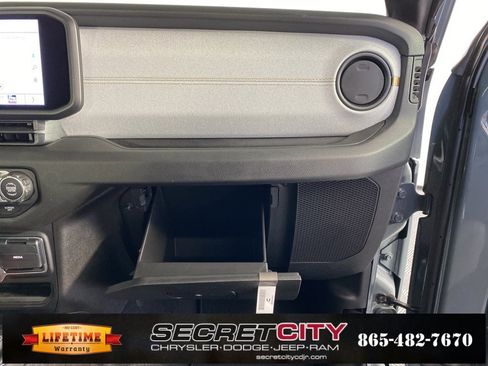 New 2025 Jeep Gladiator Sport image 29