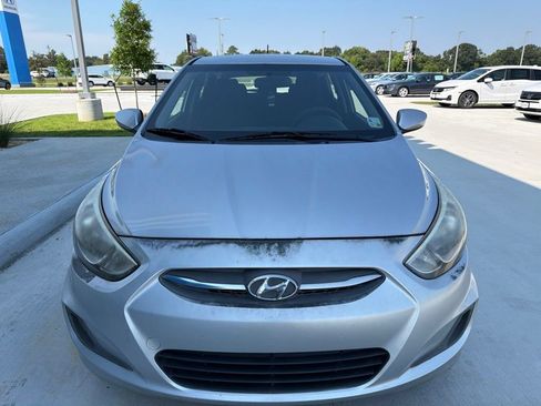 Used 2017 Hyundai Accent SE FWD image 2