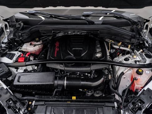 Used 2023 Alfa Romeo Stelvio Veloce image 28