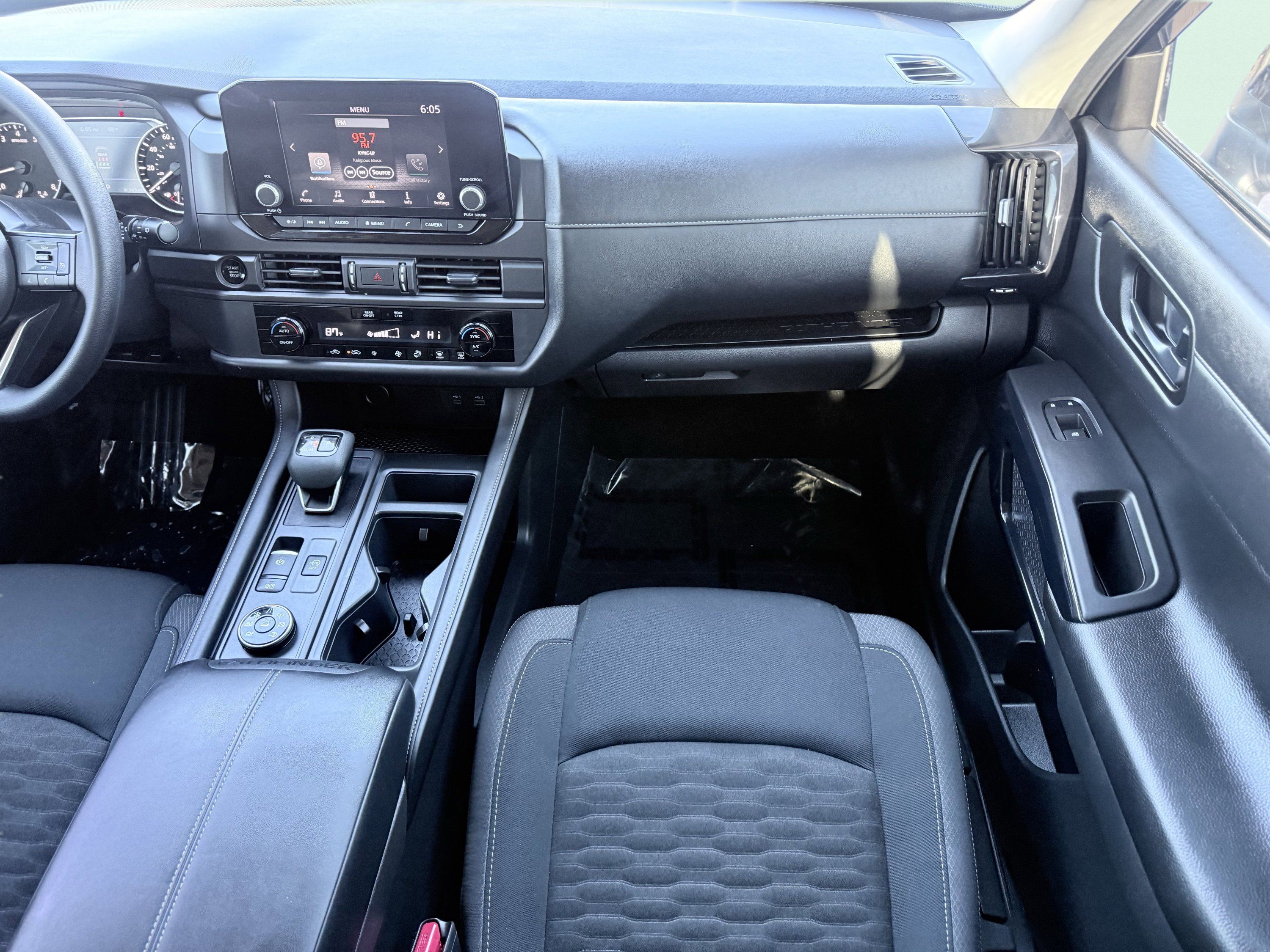 Used 2025 Nissan Pathfinder S AWD/4WD image 52