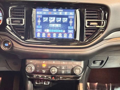 Used 2024 Dodge Durango SXT image 33