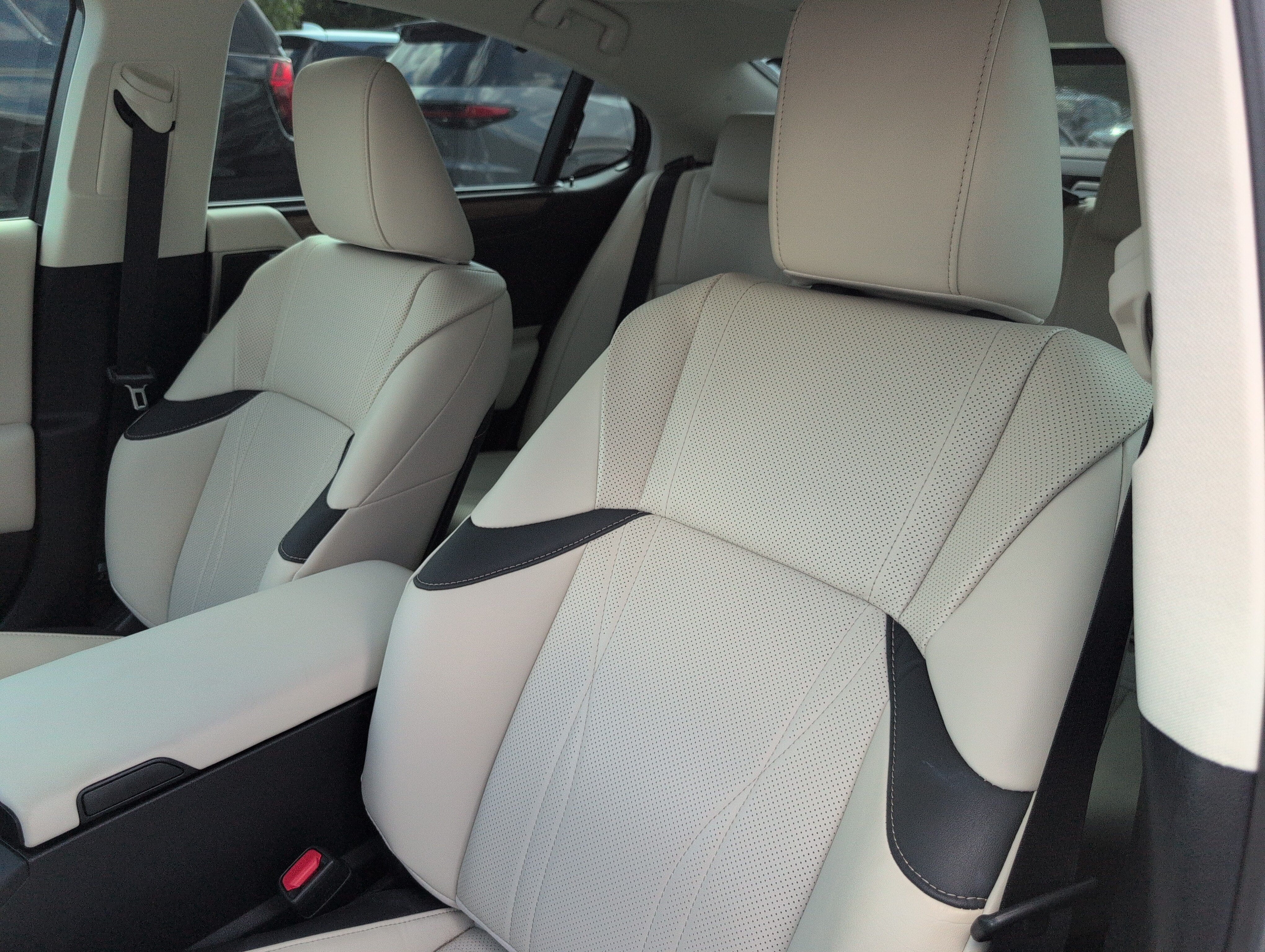 Used 2025 Lexus ES 350 Ultra Luxury w/ Accessory Package (Z1) FWD image 5
