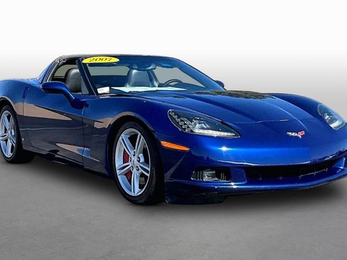 Used 2007 Chevrolet Corvette Coupe w/ Performance Package RWD image 8