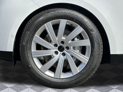 New 2026 Land Rover Range Rover Long Wheelbase SE AWD/4WD image 10