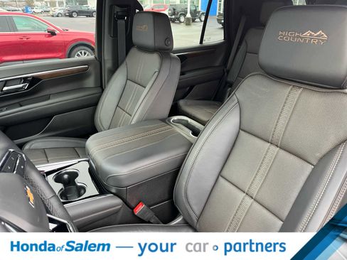 Used 2025 Chevrolet Tahoe High Country image 11