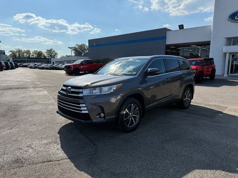 Used 2017 Toyota Highlander XLE image 5