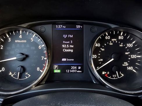 Used 2018 Nissan Rogue SV image 15