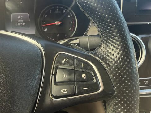 Used 2019 Mercedes-Benz GLC 300 4MATIC w/ Premium Package image 20