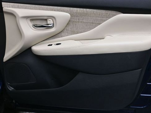 Used 2024 Nissan Murano SL image 11