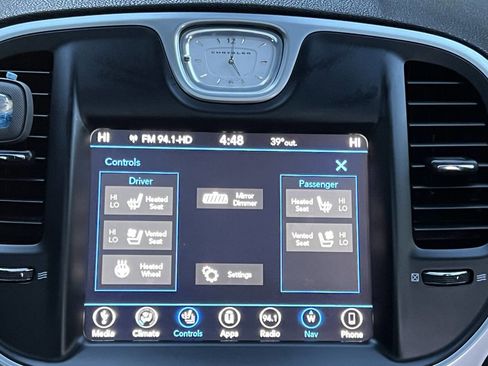 Used 2019 Chrysler 300 Limited w/ Safetytec Plus Group image 29