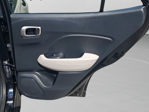 Used 2025 Hyundai Venue SEL FWD image 25