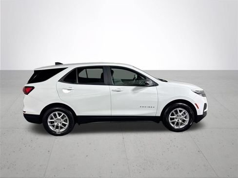 Used 2022 Chevrolet Equinox LS w/ LS Convenience Package AWD/4WD image 5