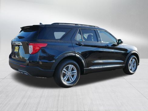 Certified 2022 Ford Explorer XLT w/ Equipment Group 202A AWD/4WD image 7