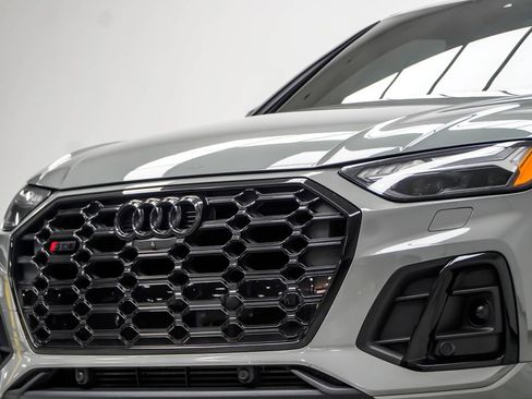 Used 2022 Audi SQ5 Prestige w/ Prestige Package AWD/4WD image 2