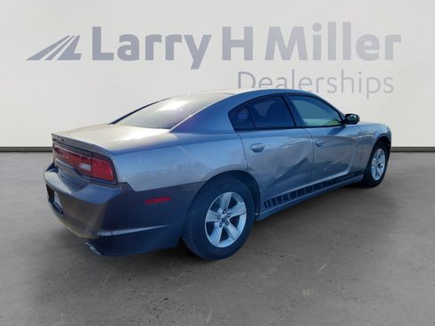 Used 2013 Dodge Charger SE image 5