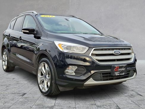 Used 2019 Ford Escape Titanium image 2