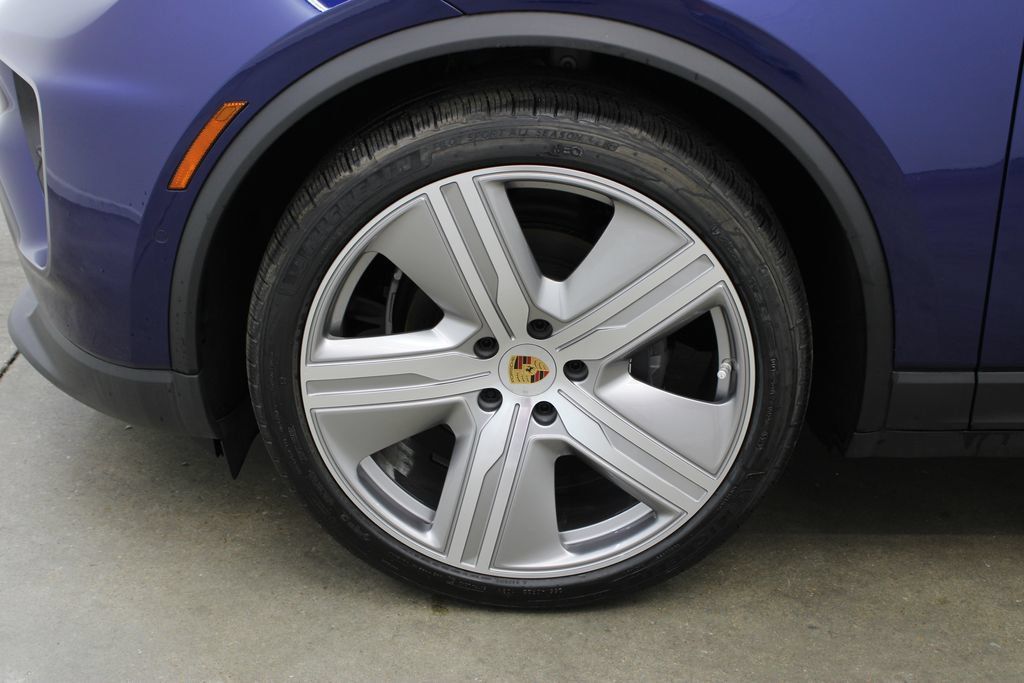 Used 2024 Porsche Macan 4 Electric AWD/4WD image 13