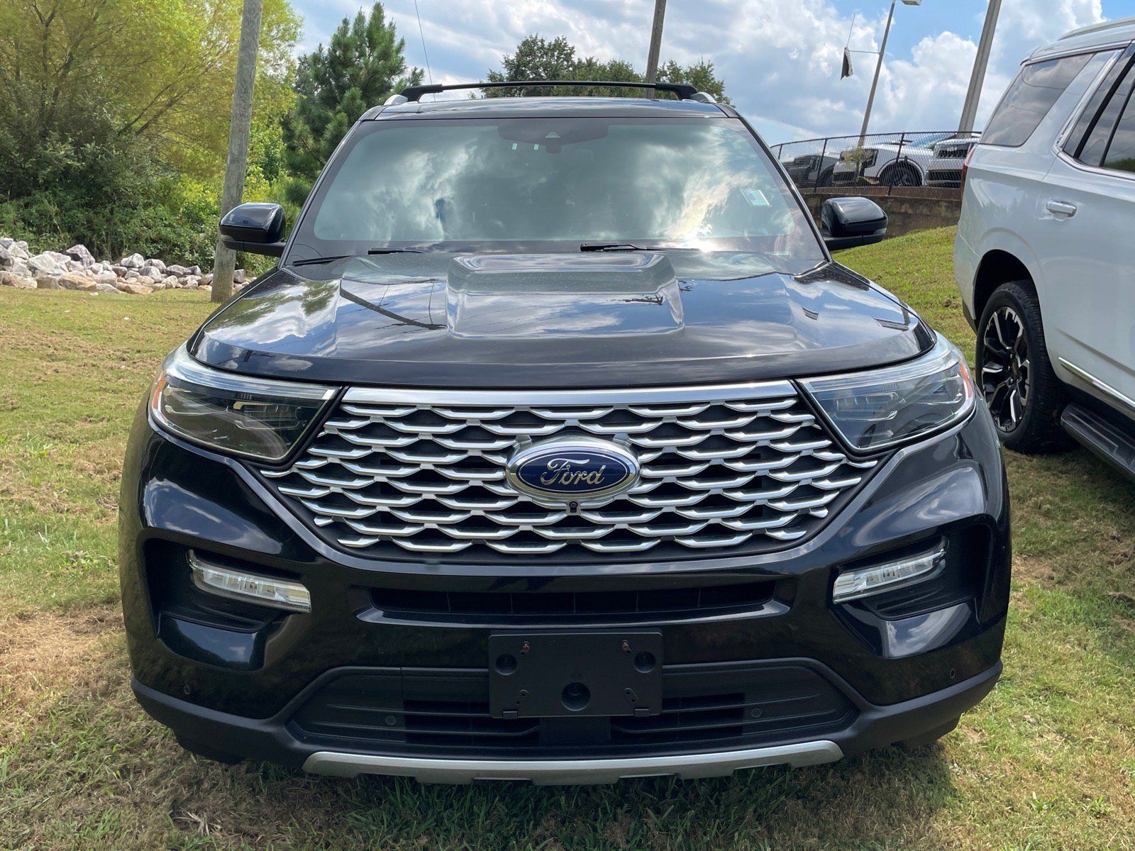 Used 2020 Ford Explorer Platinum AWD/4WD image 2