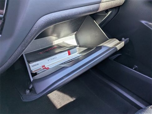 Used 2017 Toyota Corolla L image 32