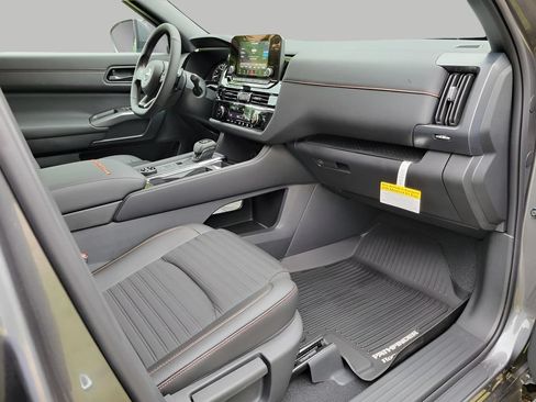 Used 2025 Nissan Pathfinder Rock Creek AWD/4WD image 17