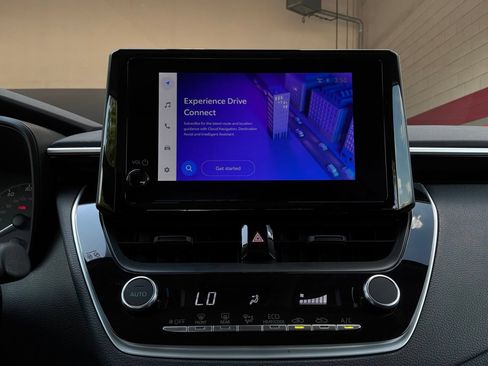 Used 2025 Toyota Corolla LE FWD image 28