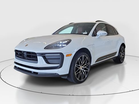 Used 2023 Porsche Macan AWD/4WD image 4
