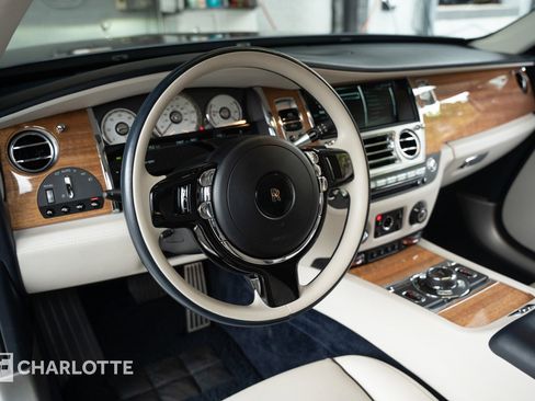 Used 2019 Rolls-Royce Wraith image 22
